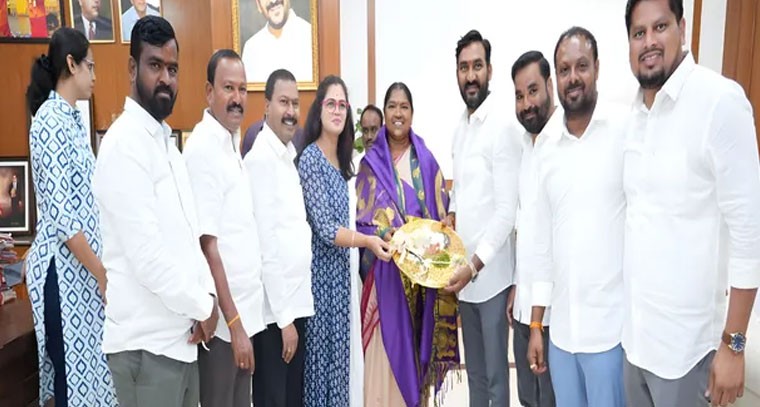  ఇన్‌చార్జ్‌ మంత్రిని కలిసిన టీపీసీసీ జనరల్ సెక్రెటరీ