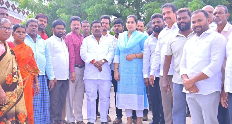  సీసీ రోడ్డు, ప్రహరీ గోడ, వాటర్ డ్రైన్ నిర్మాణ పనులకు శంకుస్థాపన చేసిన ఏమ్మెల్యే గూడెం మహిపాల్ రెడ్డి