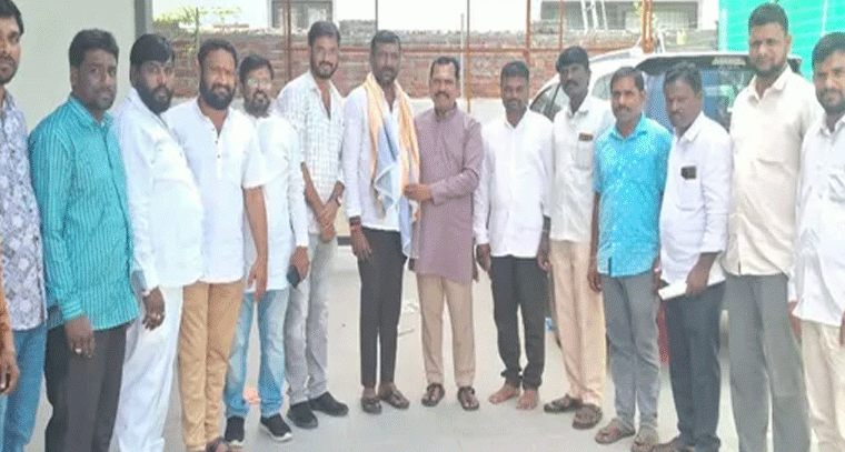 రైతులకు అండగా నిలవాలి