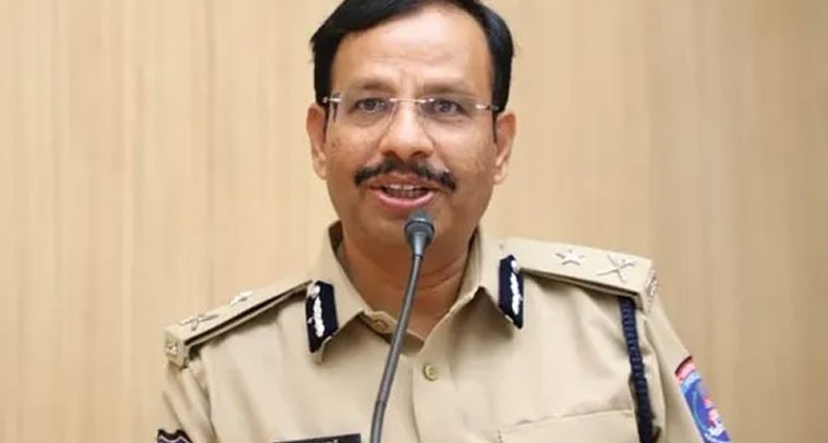 అధికారులపై దాడులు చేస్తే కఠిన చర్యలు: సీపీ సజ్జనార్