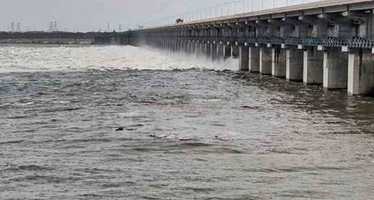 నిండుకుండల ఎల్లంపల్లి ప్రాజెక్టు