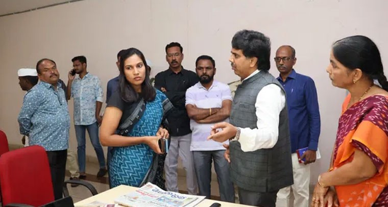 గ్రామ పంచాయతీ ఎన్నికల నేపథ్యంలో మీడియా సెంటర్ ప్రారంభం