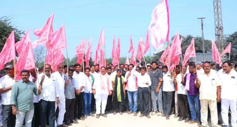 సింగరేణి జీఎం కార్యాలయం వద్ద బీఆర్ఎస్ ధర్నా