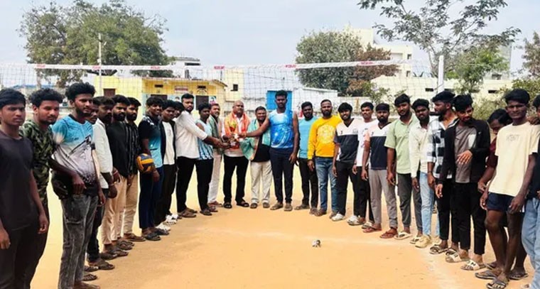 సంక్రాంతి సందర్భంగా వాలీబాల్ టోర్నమెంట్: మునిపంపుల ఫ్రెండ్స్ యూత్ విజేత