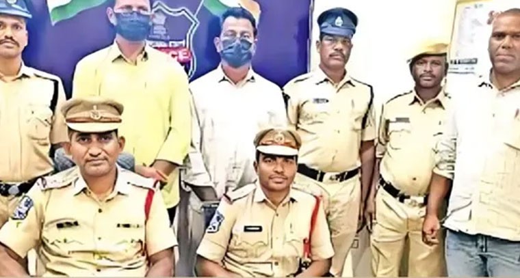 భార్యతో వివాహేతర సంబంధం.. అల్లుడిని హత్య చేసిన మామ