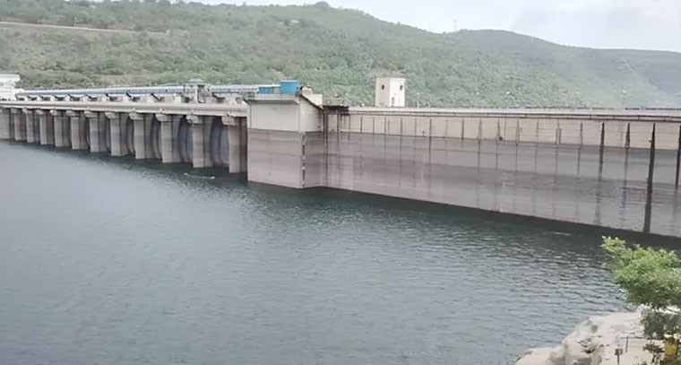 శ్రీశైలం జలాశయానికి పెరుగుతున్న వరద నీటి ఉధృతి
