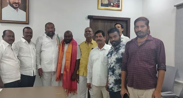 మత్స్యశాఖ మంత్రిని కలిసిన ముదిరాజ్ సంఘం నాయకులు