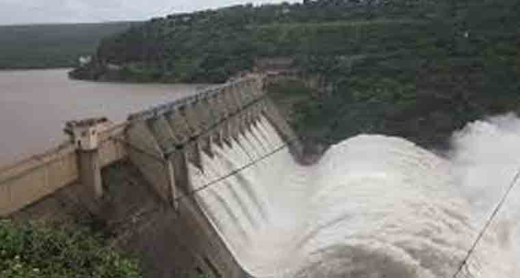 శ్రీశైలం డ్యామ్ కు భారీగా వరద నీరు
