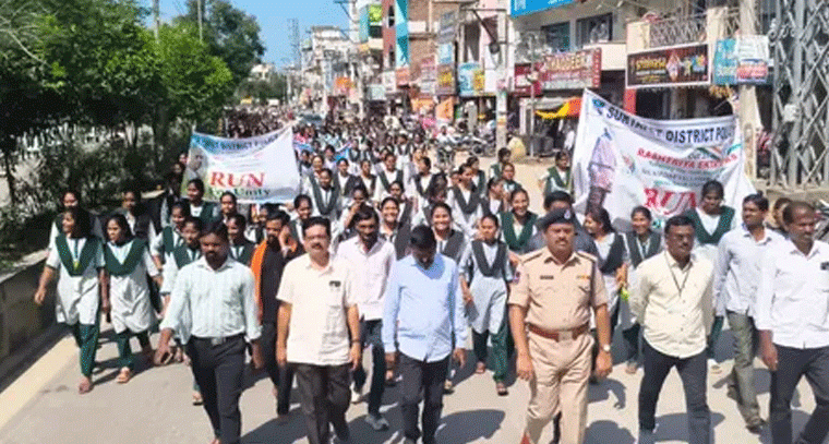 యువత లో జాతీయ భావాలు పెంపొందించాలి