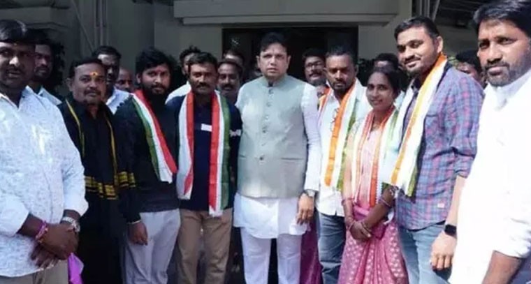  కాంగ్రెస్ లోకి నూతన సర్పంచుల చేరిక