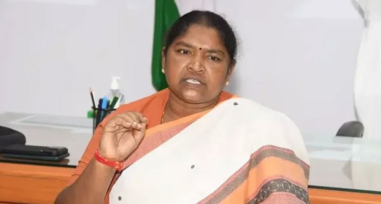 ఉపసర్పంచ్ చెక్ పవర్ రద్దు కాలేదు: మంత్రి సీతక్క క్లారిటీ