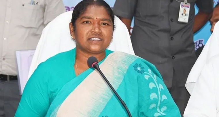 మహిళా సంఘాలకు 'ఇందిరా మహిళా శక్తి' చీరలు: మంత్రి సీతక్క