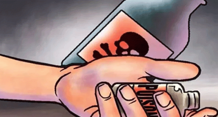 హాస్టల్లో పురుగులమందు తాగి విద్యార్థిని ఆత్మహత్యాయత్నం