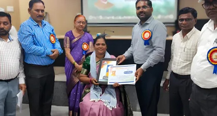 ఉత్తమ ఉపాధ్యాయురాలిగా సుజాతకు కలెక్టర్ చేతుల మీదుగా సన్మానం