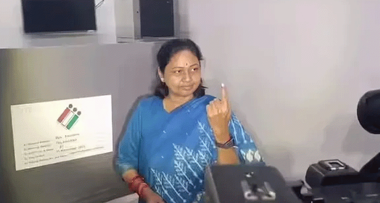 పోలీసులు అధికార పార్టీకి అనుకూలంగా వ్యవహరిస్తున్నారు: మాగంటి సునీత