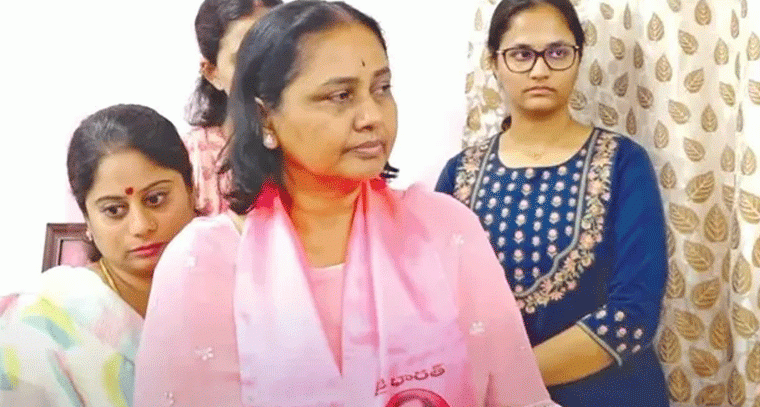 పోలీసుల తీరుపై మాగంటి సునీత ఆగ్రహం