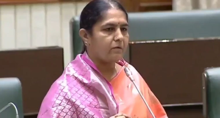 కళ్యాణలక్ష్మి చెక్కుల జాప్యం, ఎమ్మెల్యే సునీతా రెడ్డి ఫైర్