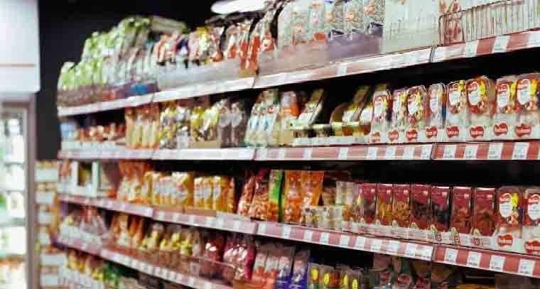 ఉచితంగా సూపర్ మార్కెట్లలో వస్తువులు ఇస్తున్న కెనడా 
