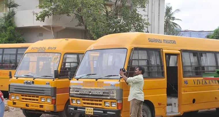 స్కూళ్లు ప్రారంభం.. ఫిట్‌నెస్ లేని బస్సులు సీజ్