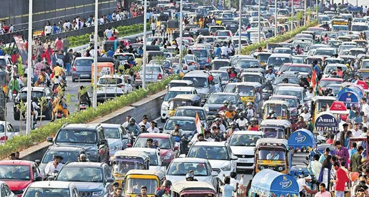 హైదరాబాద్ రోడ్లపై వాహనాల రద్దీ.. 6 ఏళ్లలో 40% పెరుగుదల