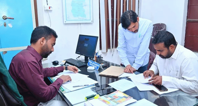 తహసీల్దార్ కార్యాలయం ఆకస్మిక తనిఖీ