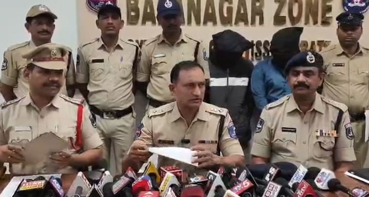 తాళం వేసిన ఇండ్లనే టార్గెట్