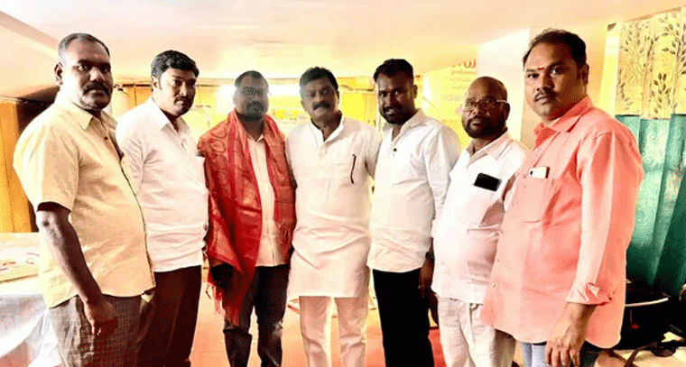 తెలంగాణ నాయి బ్రాహ్మణ నాయకుడికి ఘన సన్మానం