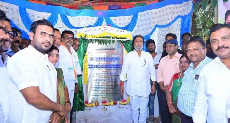 టేక్మాల్ మండలంలో బీటీ రోడ్లకు శంకుస్థాపన: మంత్రి