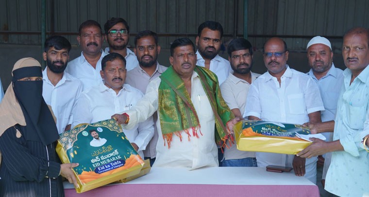 తెల్లాపూర్ లో ఈద్ కా తోఫా పంపిణీ