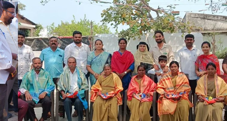 గ్రామ పంచాయతీ సిబ్బందికి ఎమ్మెల్యే ఆదేశాలతో సన్మానం