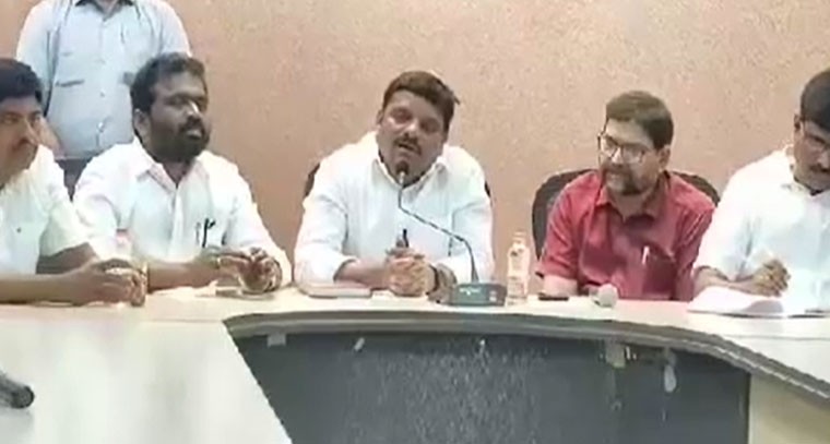 యూనివర్సిటీ ని సందర్శించిన ఎమ్మెల్సీ