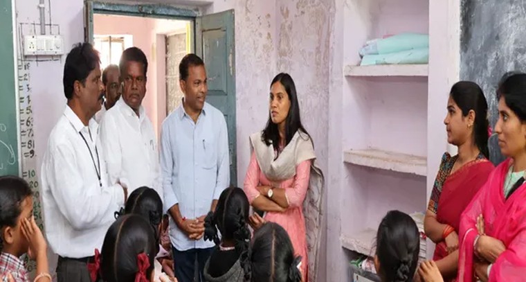 తొగర్ పల్లి పాఠశాలను తనిఖీ చేసిన కలెక్టర్