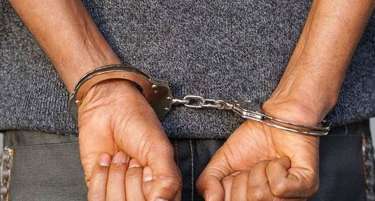 మాజీ ఎంపీపీ కిడ్నాప్.. టోల్‌గేట్ వద్ద తప్పించుకుని..