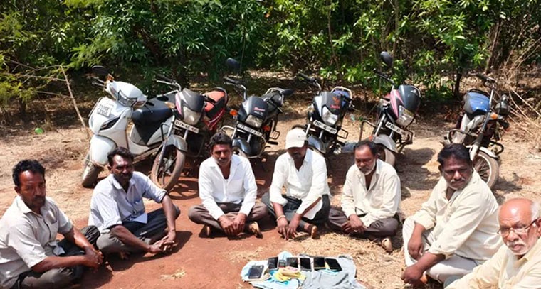పేకాటరాయుళ్ల అరెస్ట్ నగదు స్వాధీనం