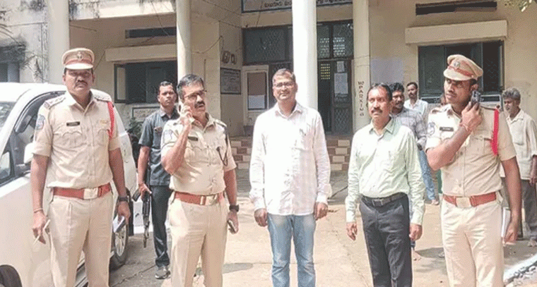 ఎంపీడీవో కార్యాలయాన్ని పరిశీలించిన: డిఎస్పి