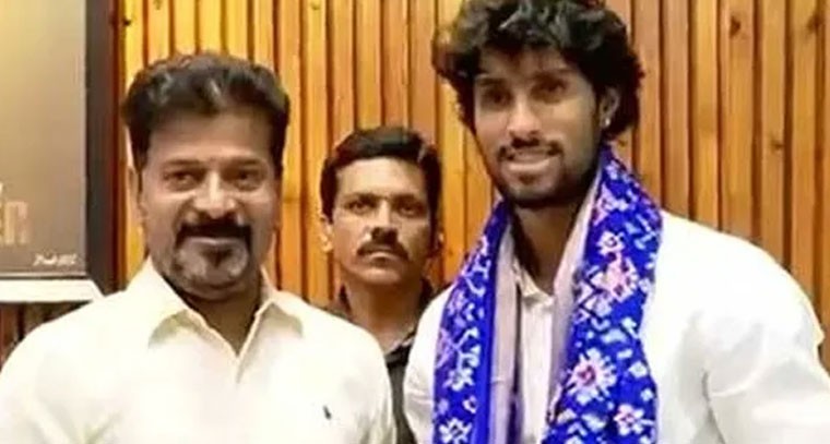 తెలుగు క్రికెటర్ తిలక్ వర్మకు సీఎం రేవంత్ సన్మానం