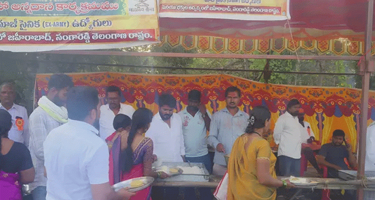 తుల్జపూర్ భవాని యాత్రకు అన్నదానం: 28 ఏళ్లుగా సేవా కార్యక్రమం