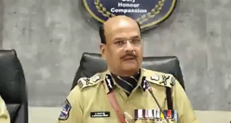 మావోయిస్టులు ఆయుధాలు వదిలితే సహకరిస్తాం: డీజీపీ శివధర్ రెడ్డి