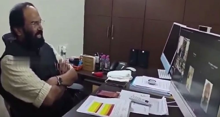 అతి భారీ వర్షాలు.. ఇరిగేషన్ అధికారులతో మంత్రి ఉత్తమ్ వీడియో కాన్ఫరెన్స్