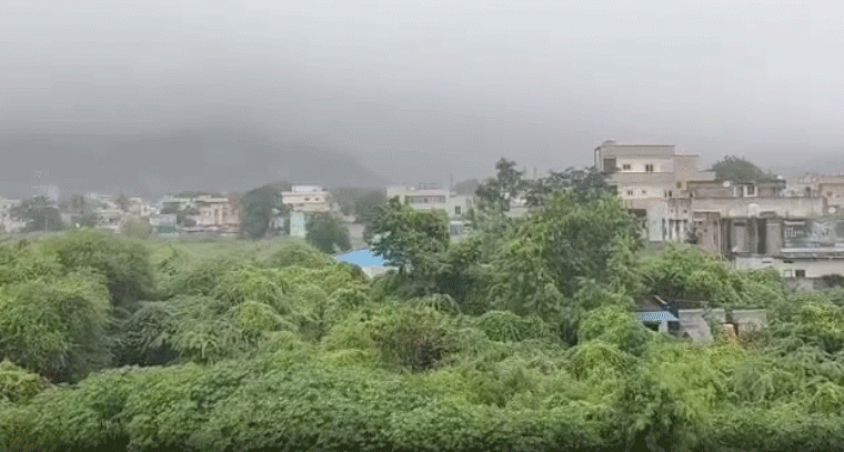 జిల్లా వ్యాప్తంగా కొనసాగుతున్న తుఫాన్