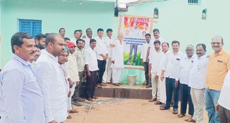 సీఎం రేవంత్‌ చిత్ర పటానికి పాలాభిషేకం