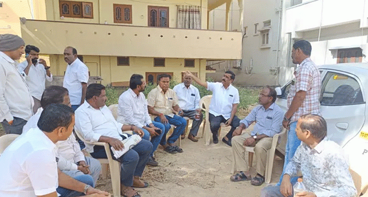 వనస్థలిపురం కమ్యూనిటీ హాల్‌ను పరిశీలించిన కార్పొరేటర్