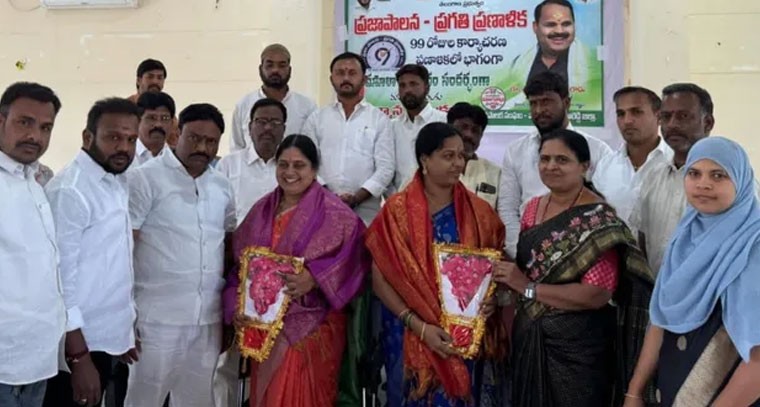 షాద్ నగర్ మున్సిపాలిటీలో మహిళలకు సత్కారం