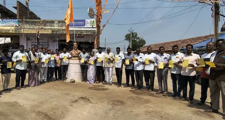 వీర్నపల్లిలో హిందూ సమ్మేళనం కరపత్రం ఆవిష్కరణ