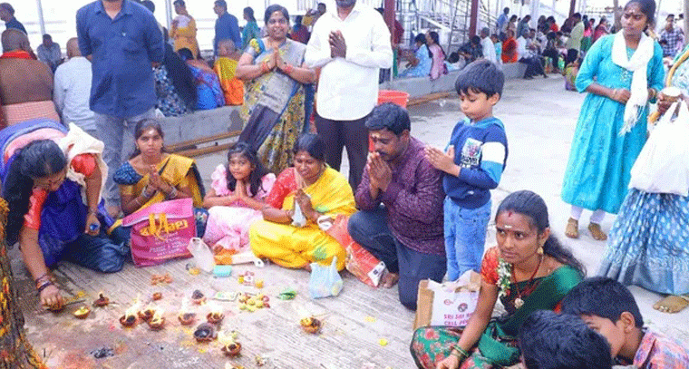 భీమన్న గుడిలో భక్తుల సందడి