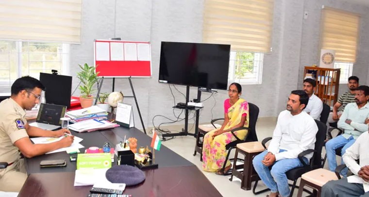 బాధితులకు సత్వర న్యాయం జరిగేలా చూడాలి