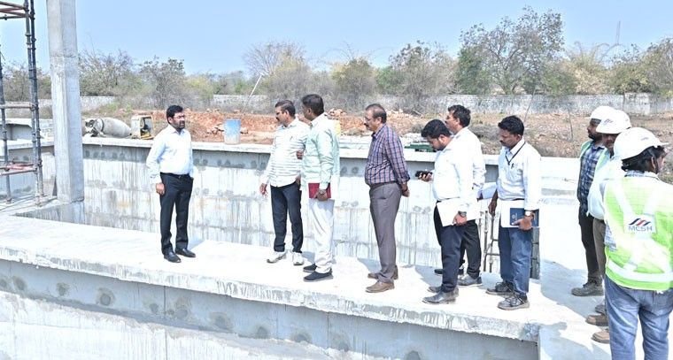 పురోగతిలో ఉన్న ప్రాజెక్టులను సందర్శన