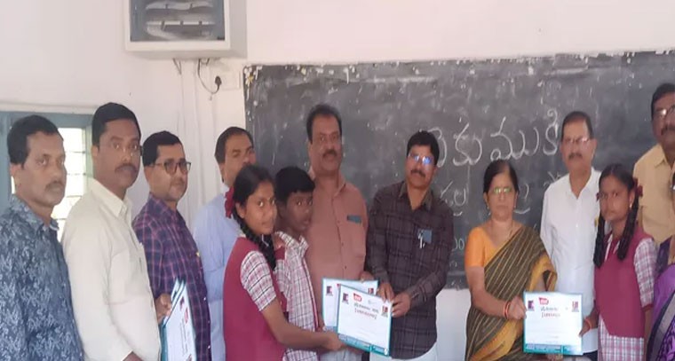  విద్యార్థులకు ప్రశంసా పత్రాలు అందజేత..