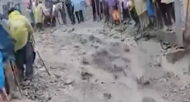 అమర్నాథ్ యాత్రలో విరిగిపడ్డ కొండ చరియలు