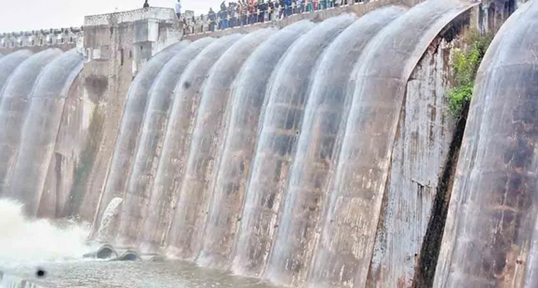 సరళసాగర్ జలాశయానికి వరద.. నిలిచిపోయిన రాకపోకలు